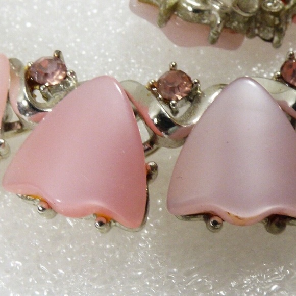 Vintage Coro Pink Thermoset Silver Tone Link Collar Necklace & Clip Earrings Set - Picture 7 of 11